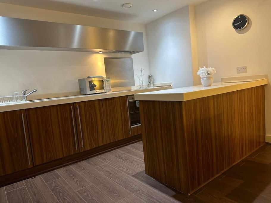 Heart Of Bham Free Parking - Walk To Everything/1 Min From New St Station Birmingham Esterno foto